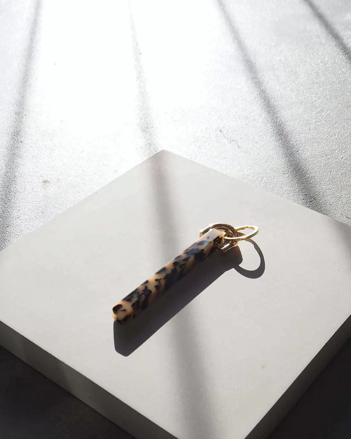 Bar Keychain Blonde Tortoise>JAN 'N JUNE Shop