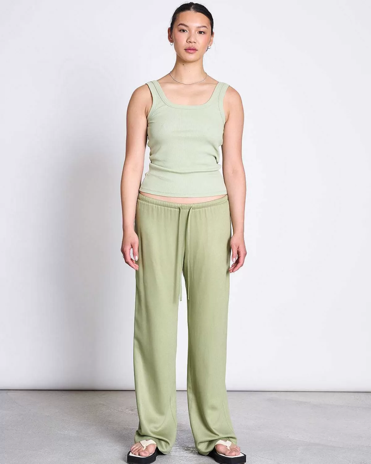 Mid Rise Loose Pants Strath Pale Olive>JAN 'N JUNE Outlet