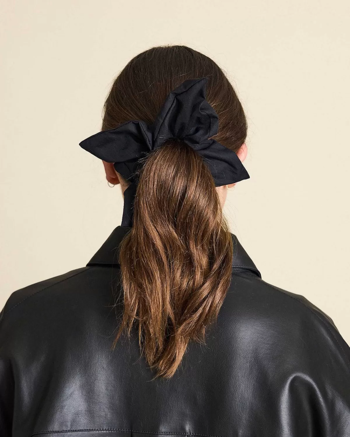 Square Scrunchie Black>JAN 'N JUNE Shop